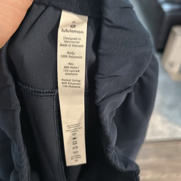 NWOT Lululemon size 6 navy joggers - Picture 6 of 6